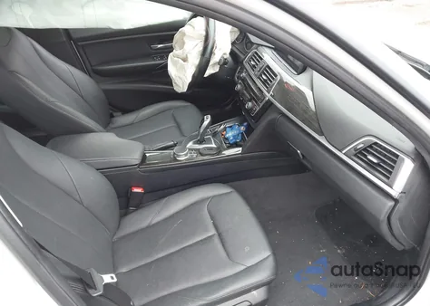 2018 BMW 320I xDrive z USA, uszkodzony, nr VIN WBA8A3C53JA492475